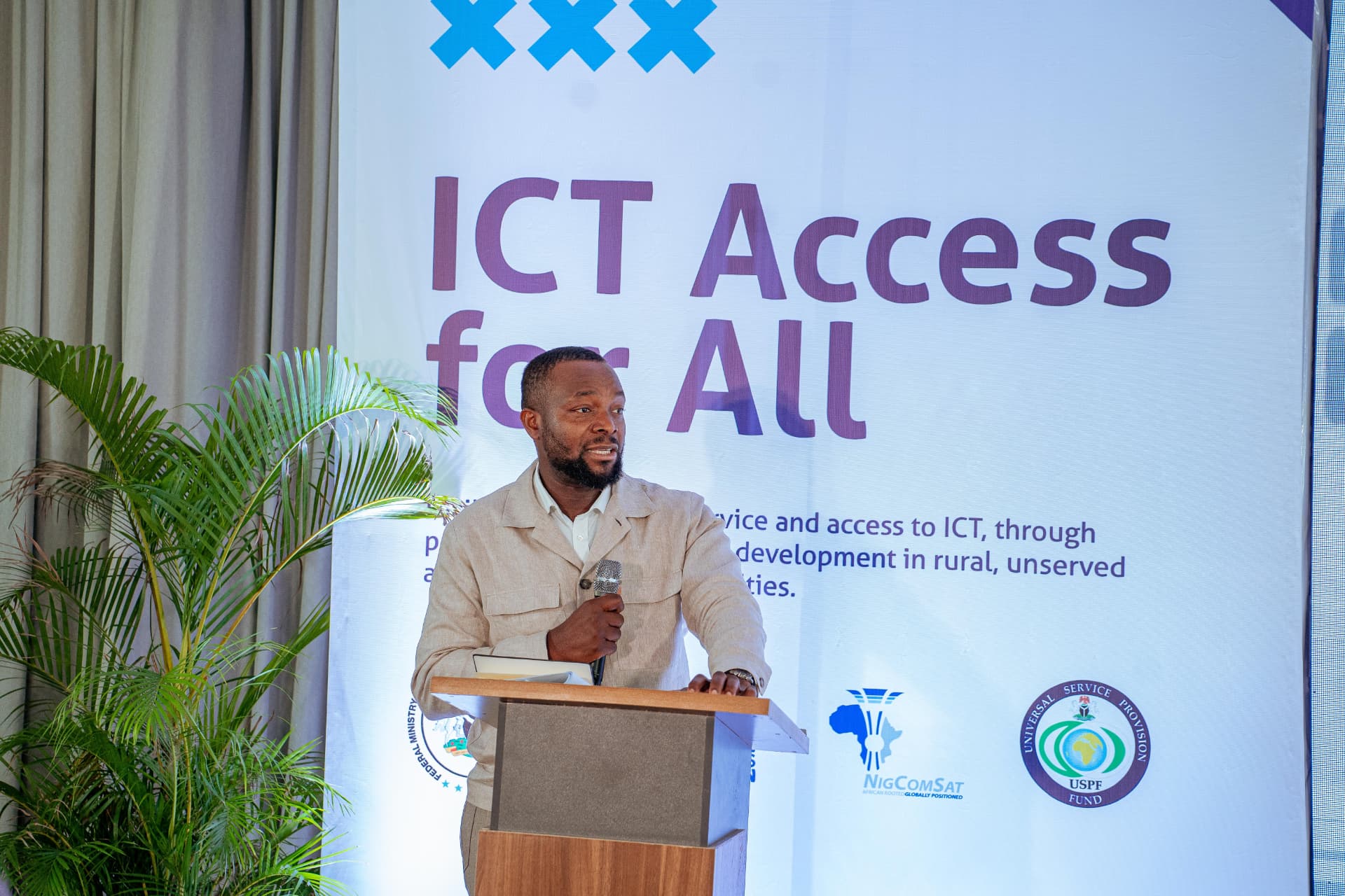 A speaker presenting at the ICT Access for All programme